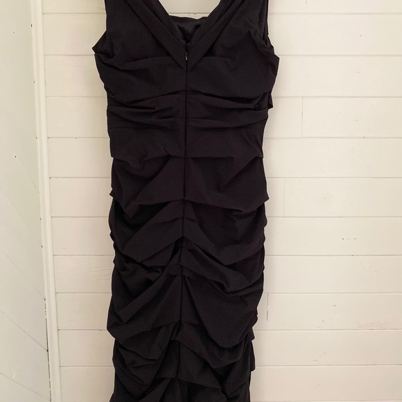 Le Chateau black formal dress - Picture 6 of 8